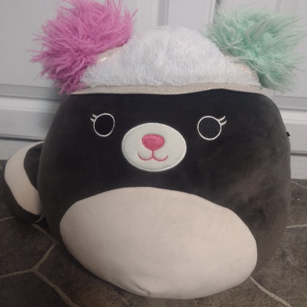 Skunk squishmellow
